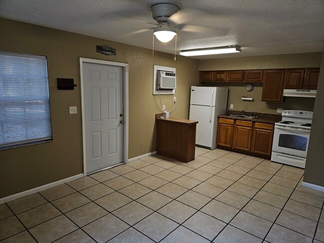 Photo - 2730 NE 49th Ave Unit 2