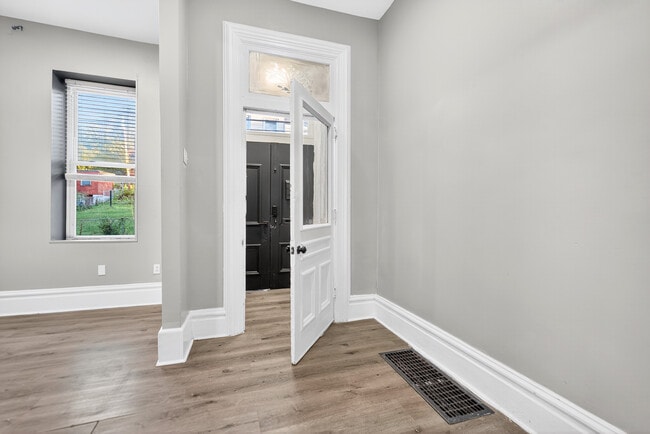 Photo - 517 Armandale St