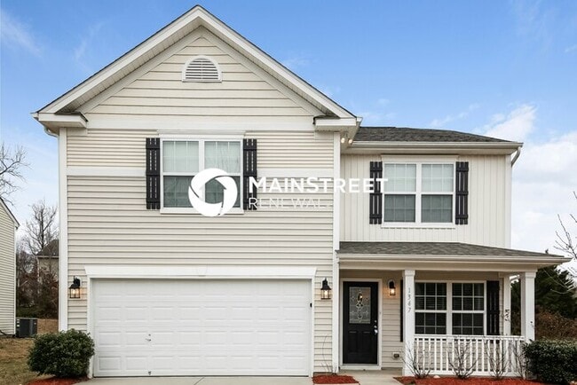 Building Photo - 4 Bedroom Pet-Friendly Home in Greensboro, NC with Main Street Renewal