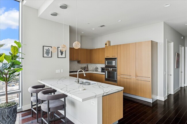 Photo - 2727 Kirby Dr Unit 12C