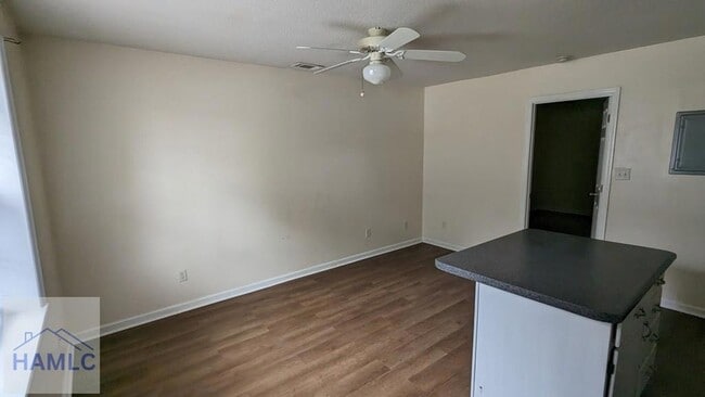 Photo - 125 Rolland St
