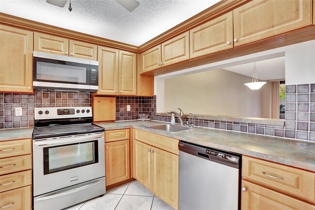 Photo - 4615 Carambola Cir S