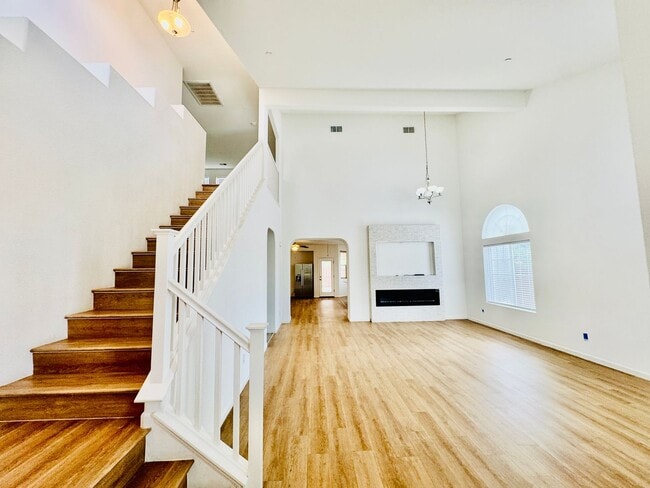13721 Santa Lucia Dr