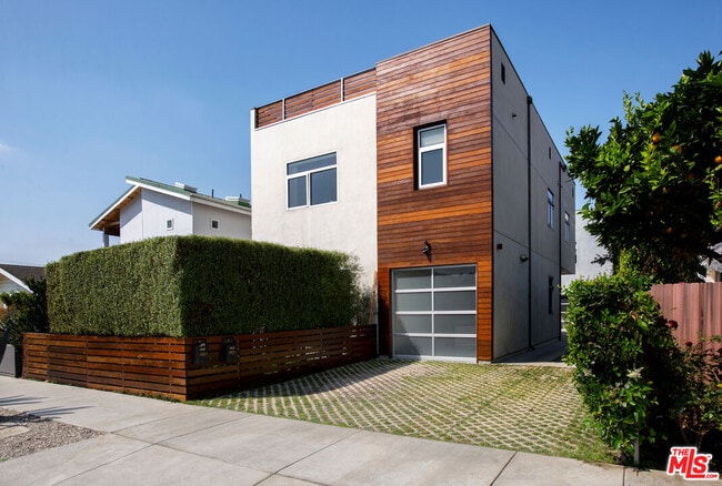 Building Photo - 2013 Federal Ave Rental