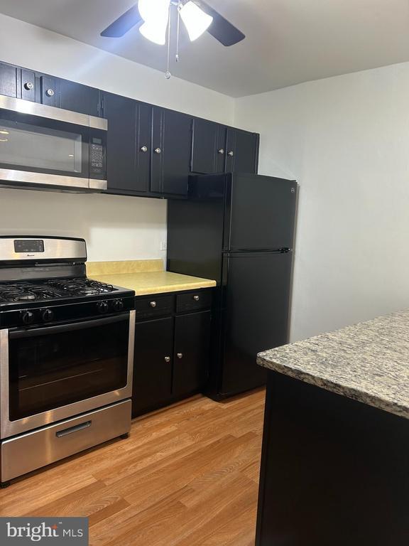 Building Photo - 804 Quince Orchard Blvd Unit 804-20