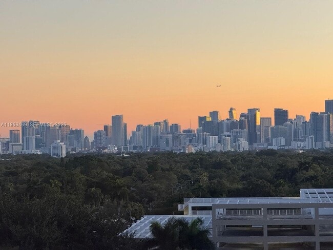 Building Photo - 2678 Tigertail Ave Unit 808