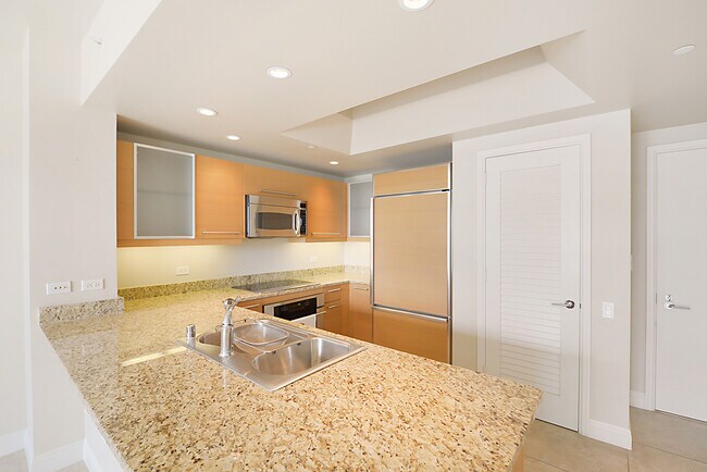 Photo - Turnberry Towers 2105W-Stunning City Views...