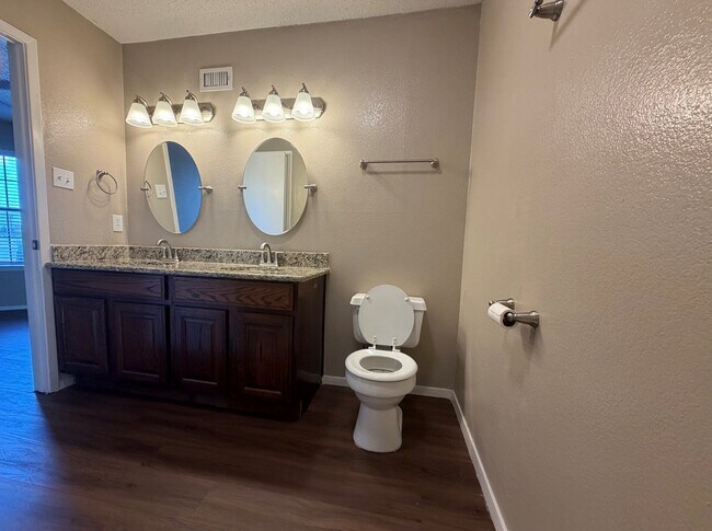 101 Traders Rd