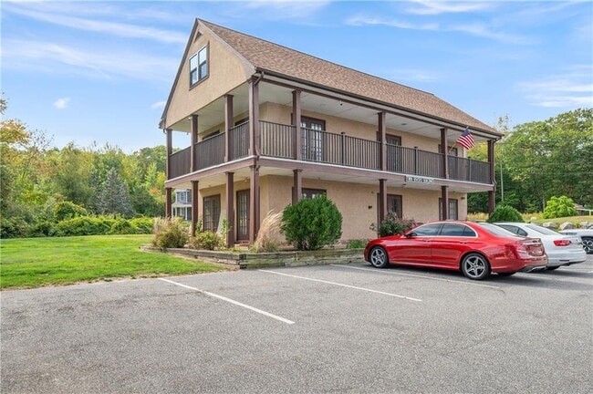 Photo - 2 Douglas Pike