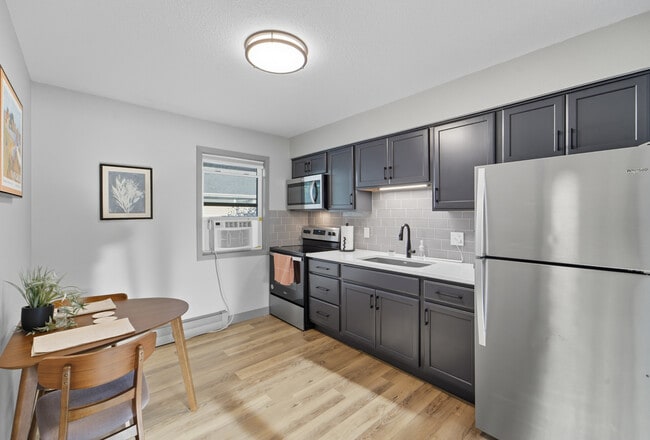 Photo - 203 3rd St SE Unit 2B