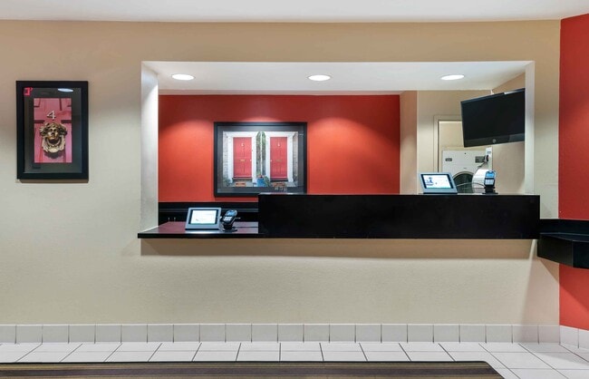 Furnished Studio-Detroit - Roseville