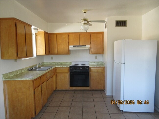 Photo - 2011 Wickieup Ave