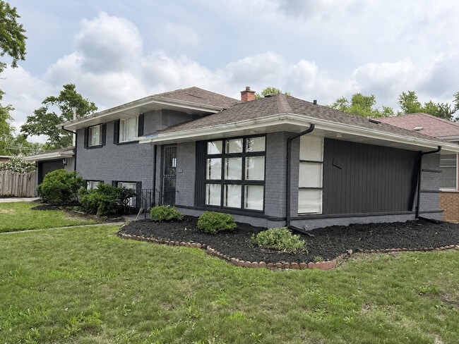 Building Photo - 14603 S Avalon Ave