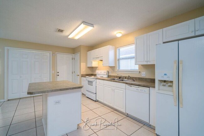 Photo - 2005 Marquesas Ln