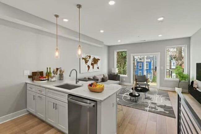 Building Photo - 2114 N 8th St Unit 1