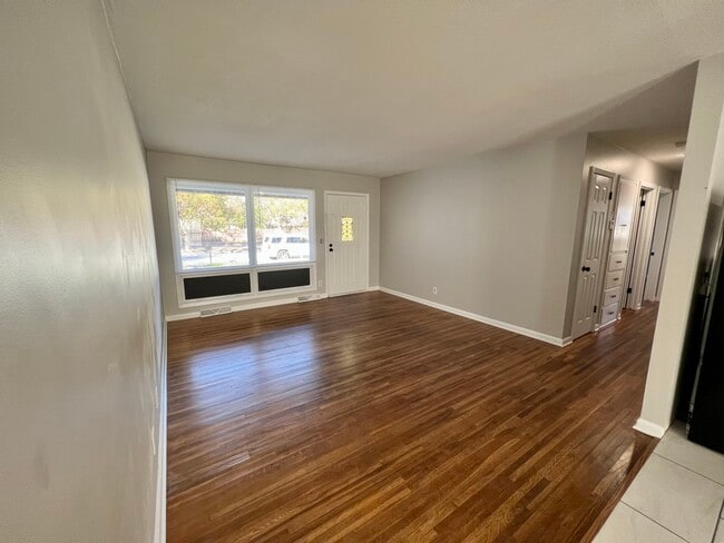 Photo - 2717 W 25th St N
