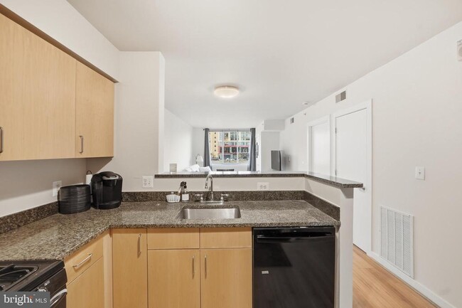 Photo - 1000 New Jersey Ave SE Unit 216