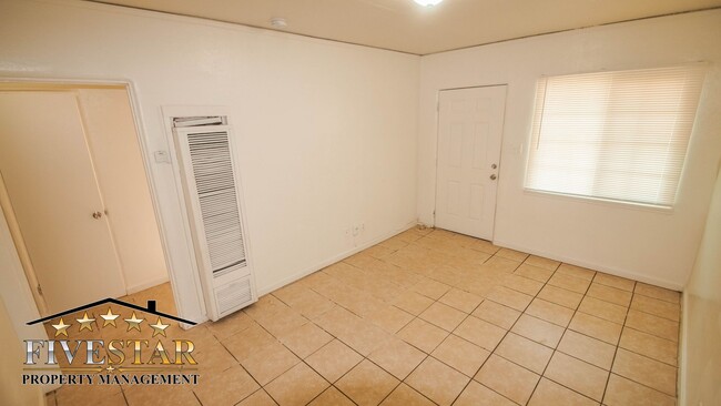 Photo - 304 Woodrow Ave Unit 1