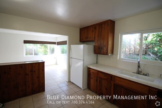 Building Photo - 2012 Edinburg Ave Rental