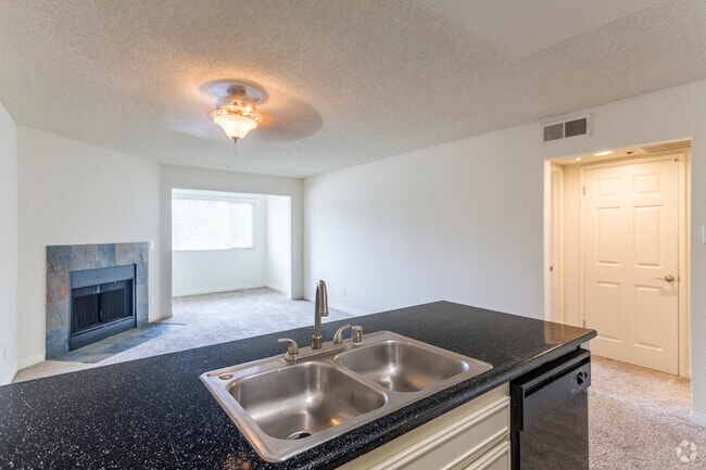 1 BR, 1 BA - 755 SF