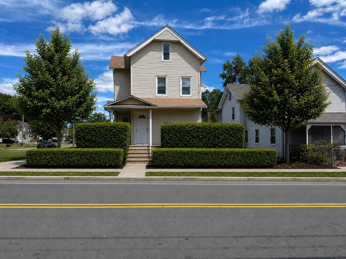 Photo - 563 East St