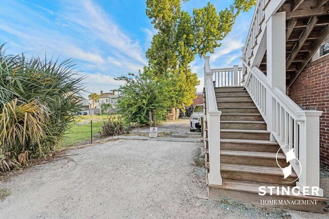 Photo - 221 West St