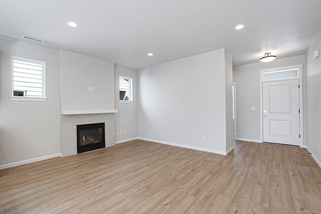 Photo - 203 SE Acacia Dr