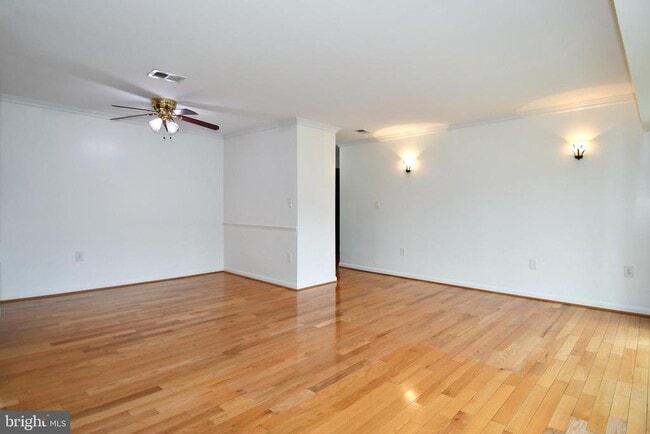 Building Photo - 5207 Newton St Unit 203