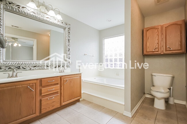 Photo - 1668 Niagara St