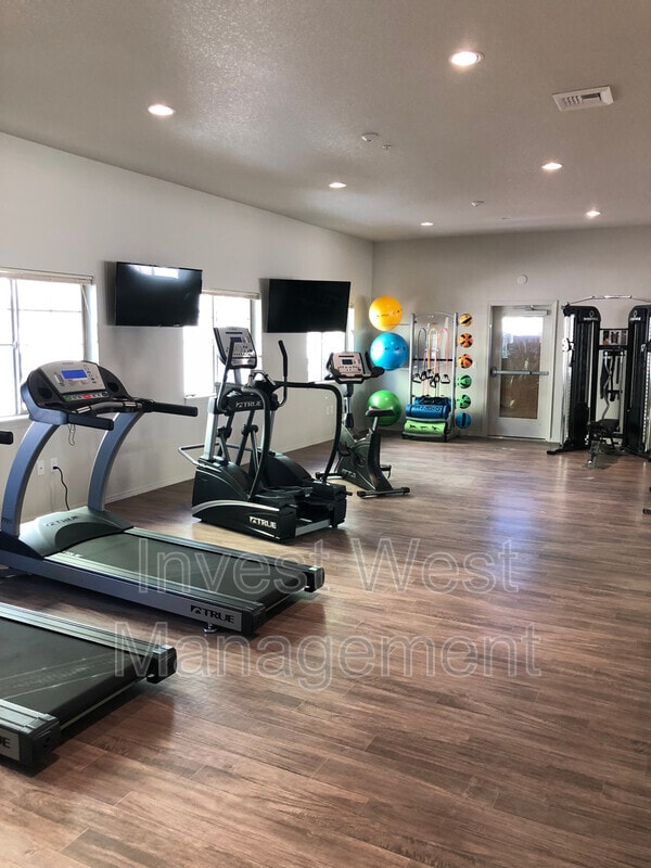 Photo - 2300 Main St