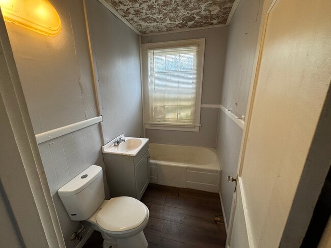 Photo - 335 Caston Ave