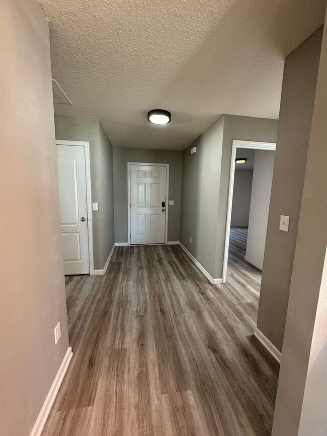 Photo - 3/2 updated with pool access!