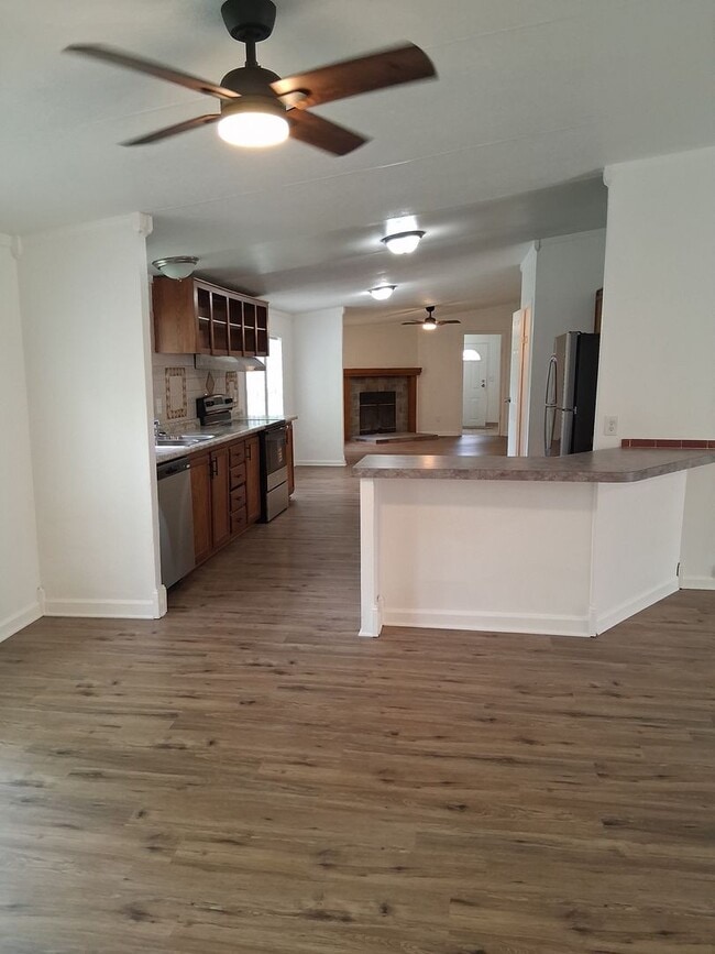 Building Photo - Charming 4BR Home in Cave Springs