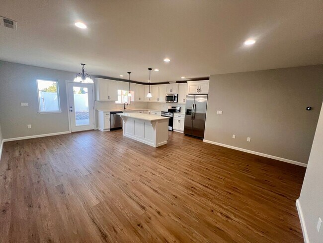Photo - 113 Grant Dr Unit #B