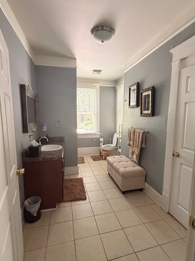Photo - 742 Peeples St SW
