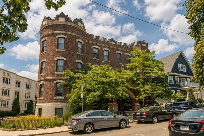Building Photo - 61 Quint Ave Unit 2
