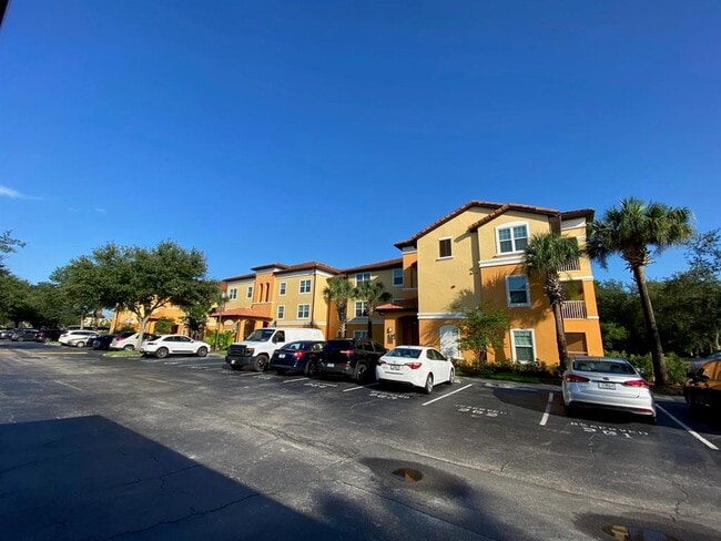 Photo - 5467 Vineland Rd Unit 6212