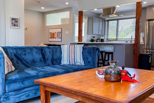 Photo - 5415-111A 111a St NW Unit ID1308626P