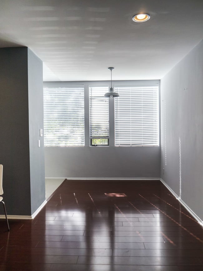 Building Photo - 810 Orange Grove Avenue Unit 5