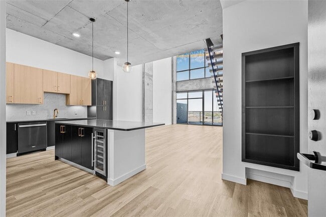 Photo - 221 Main St N Unit PH 1603