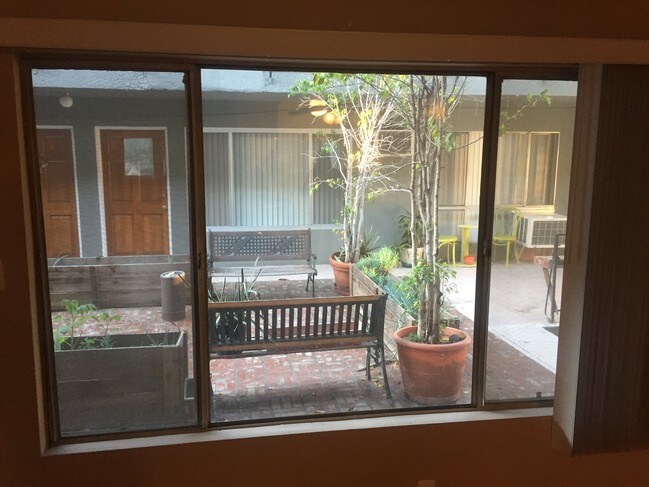 Photo - 826 N Hobart Blvd