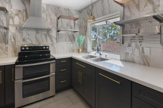18 Corniche Dr