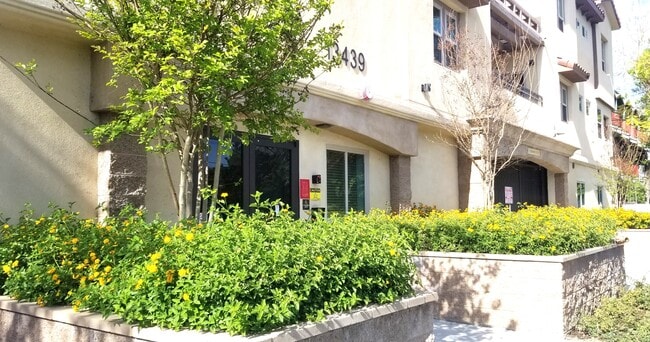 Photo - 13439 Burbank Blvd Unidad 219