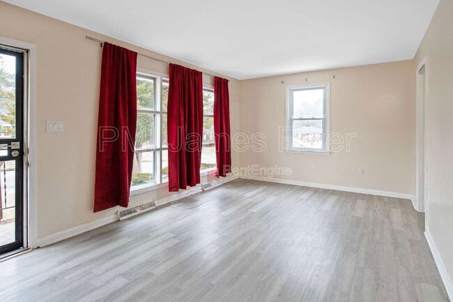 Photo - 919 Laurel Rd