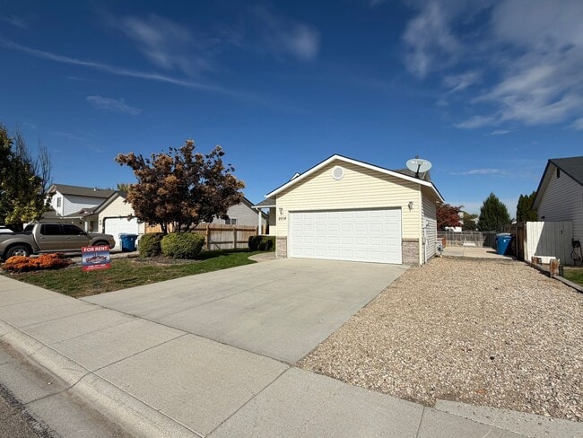 Photo - Great 4 bed 2 bath home with RV parking in...