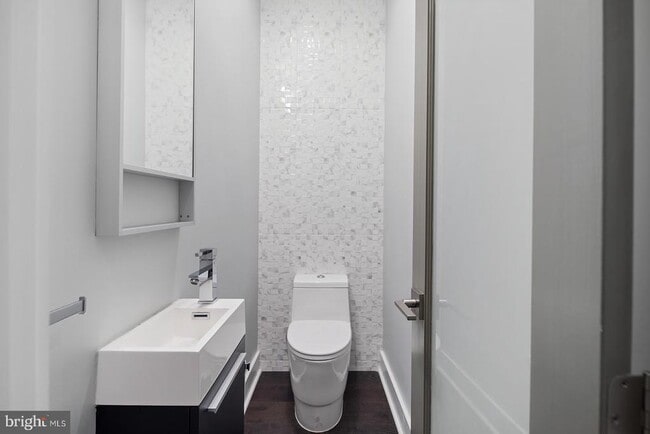 Photo - 1332 Kater St