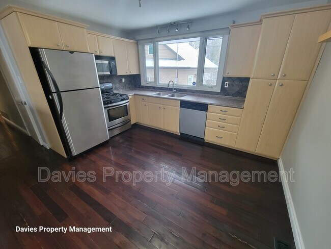 Photo - 9239-9148 148 St NW