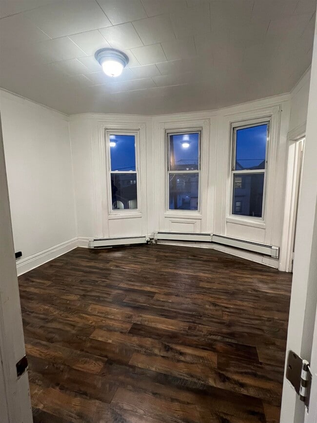 Photo - 1511 46th St