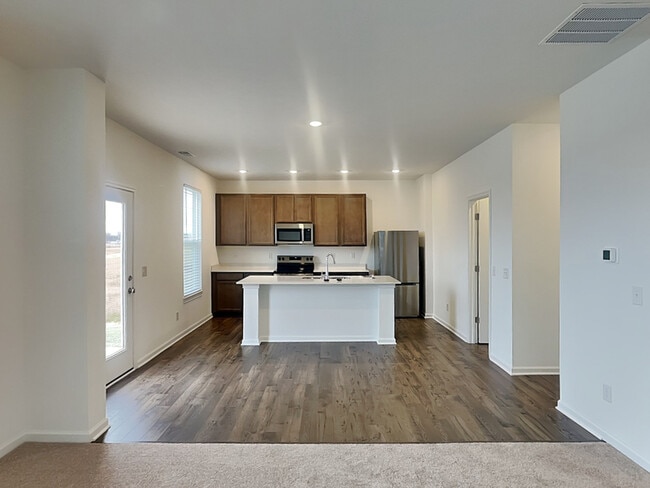 Photo - 8662 Hollander Dr