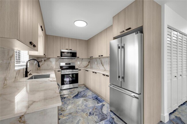 Photo - 10350 SW 48th St Unit 2